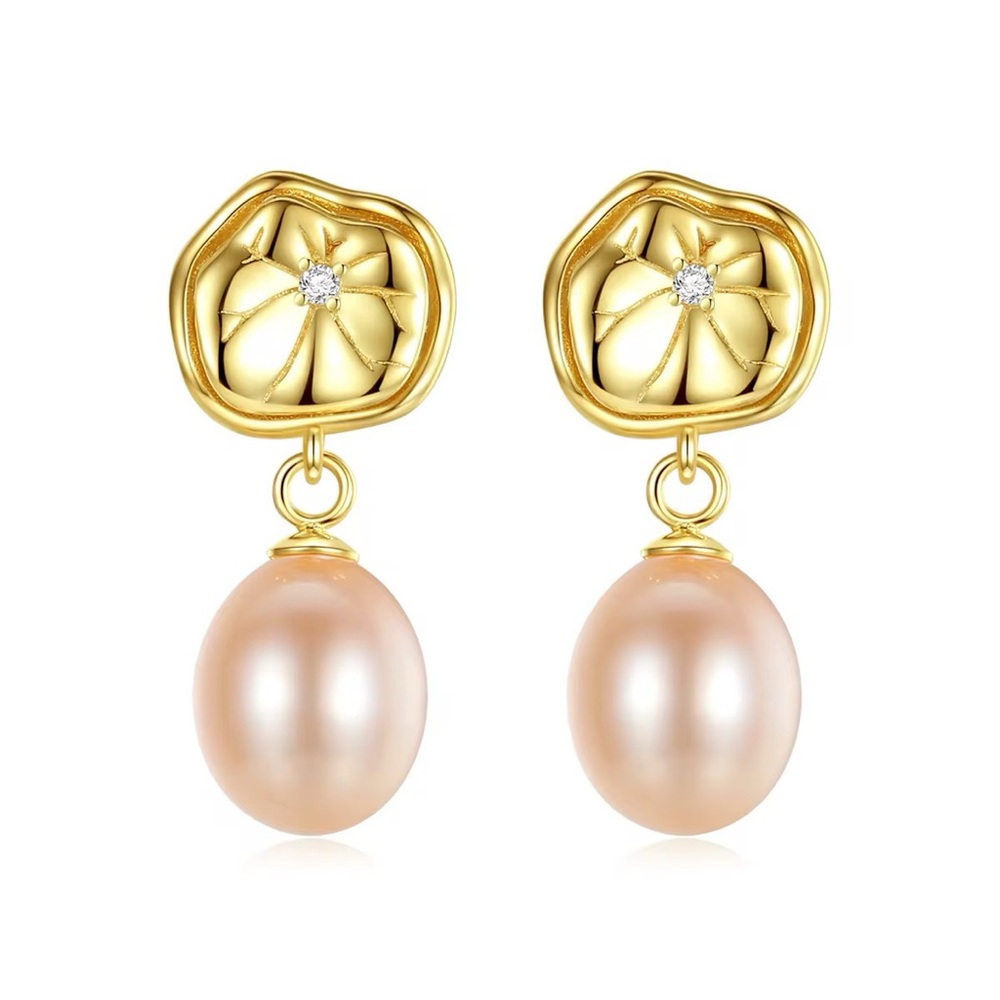 •High-End S925 Sterling Silver Elegance Lotus Leaf Freshwater Pearl Earrings.